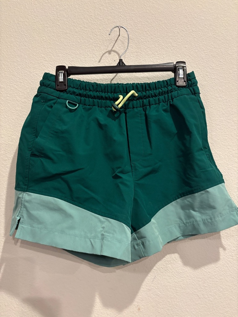 Men’s Two-Tone Green Active Shorts
